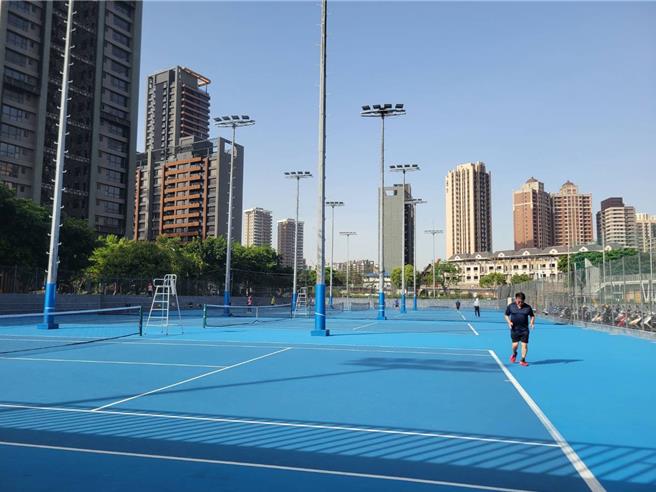 替补席没啥存在感！湖人首发5虎合砍102分